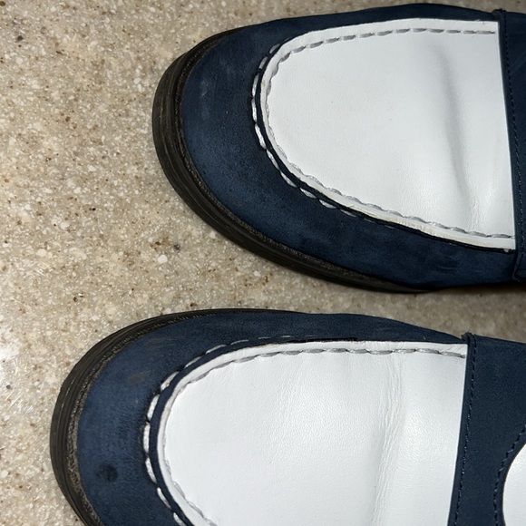 COLE HEEN Stassi Penny Mule
Women's
BLUE NAVY
Heel Height: 1⁄4 in - Picture 4 of 7